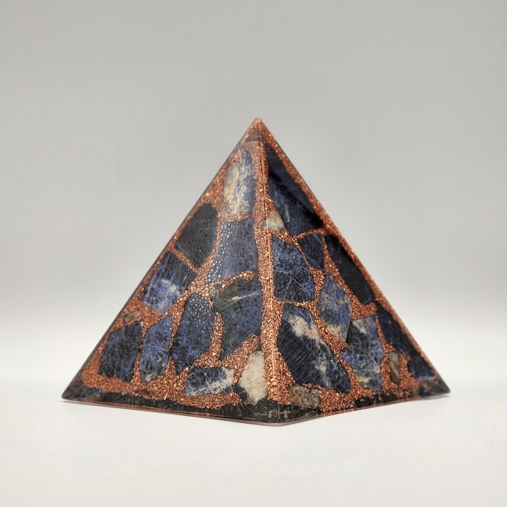 Starlight Orgonite Pyramid: EMF, 5G Protection and Energy Generator. - Picture 2 of 9